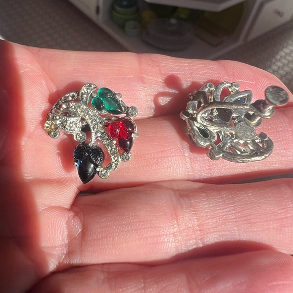 Vintage Unsigned Trifari Art Deco Fruit Salad Tutti Frutti Poured Glass Earrings - Picture 6 of 7